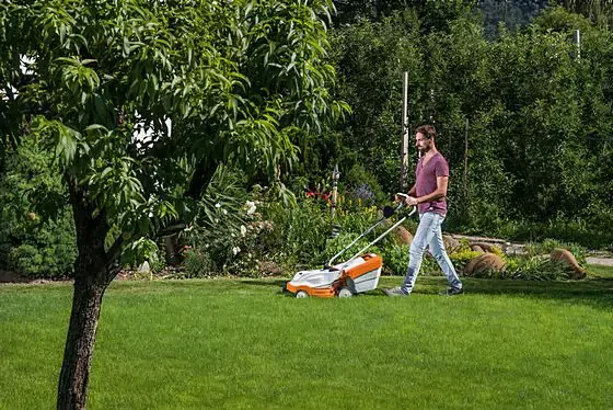 STIHL Aku sekačka RMA 235.1, bez akumulátoru a nabíječky