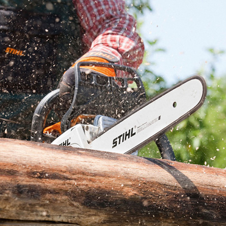 Stihl MS 251 silná a kompaktní benzínová pila
