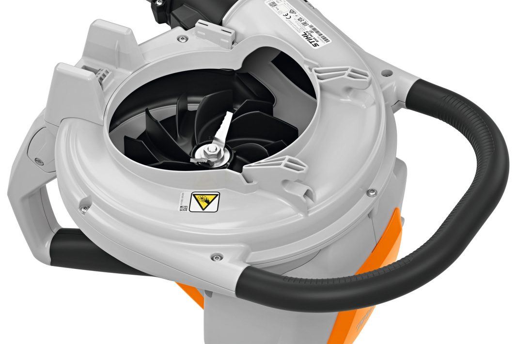 STIHL SHA 140 Akumulátorový vysavač s funkcí drcení