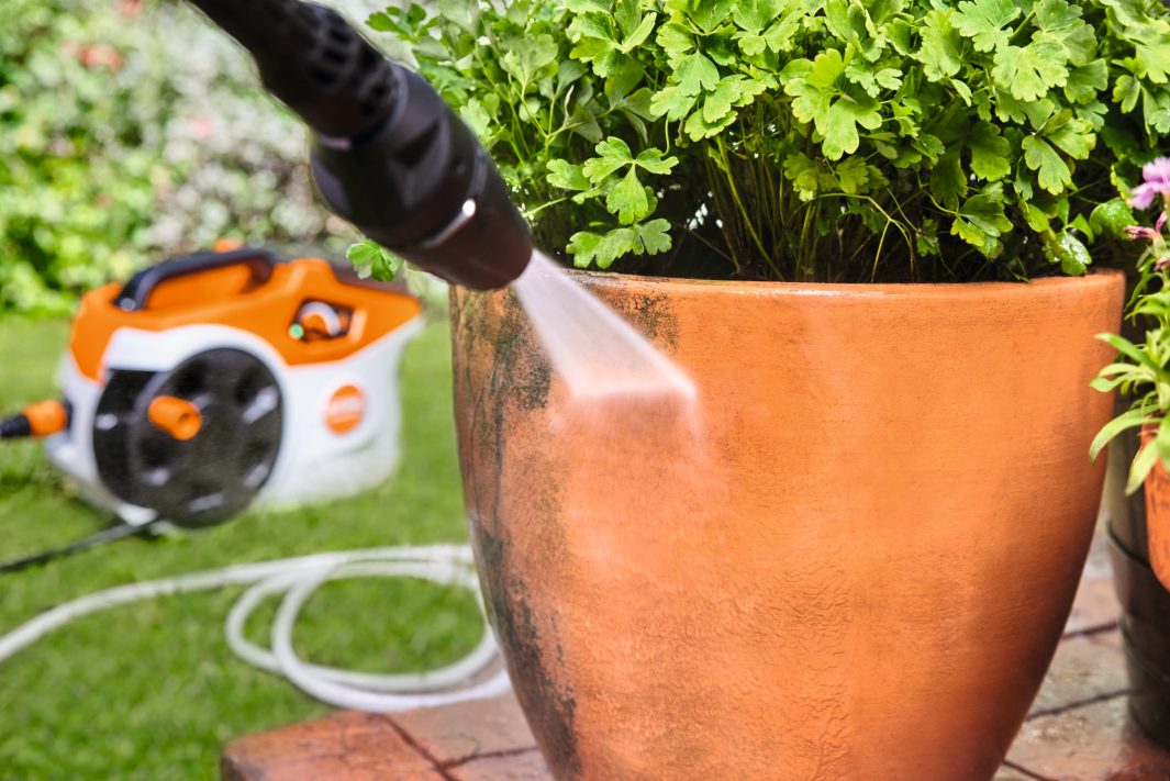 Stihl REA 60 Plus Akumulátorový tlakový čistič bez baterie a bez nabíječky ze systému AK