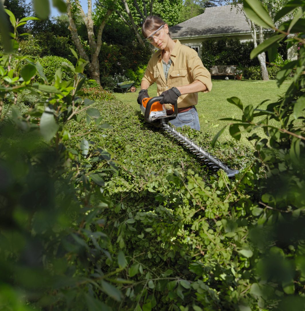STIHL Aku nůžky HSA 60 SET s akumulátorem AK 10 a nabíječkou AL 101