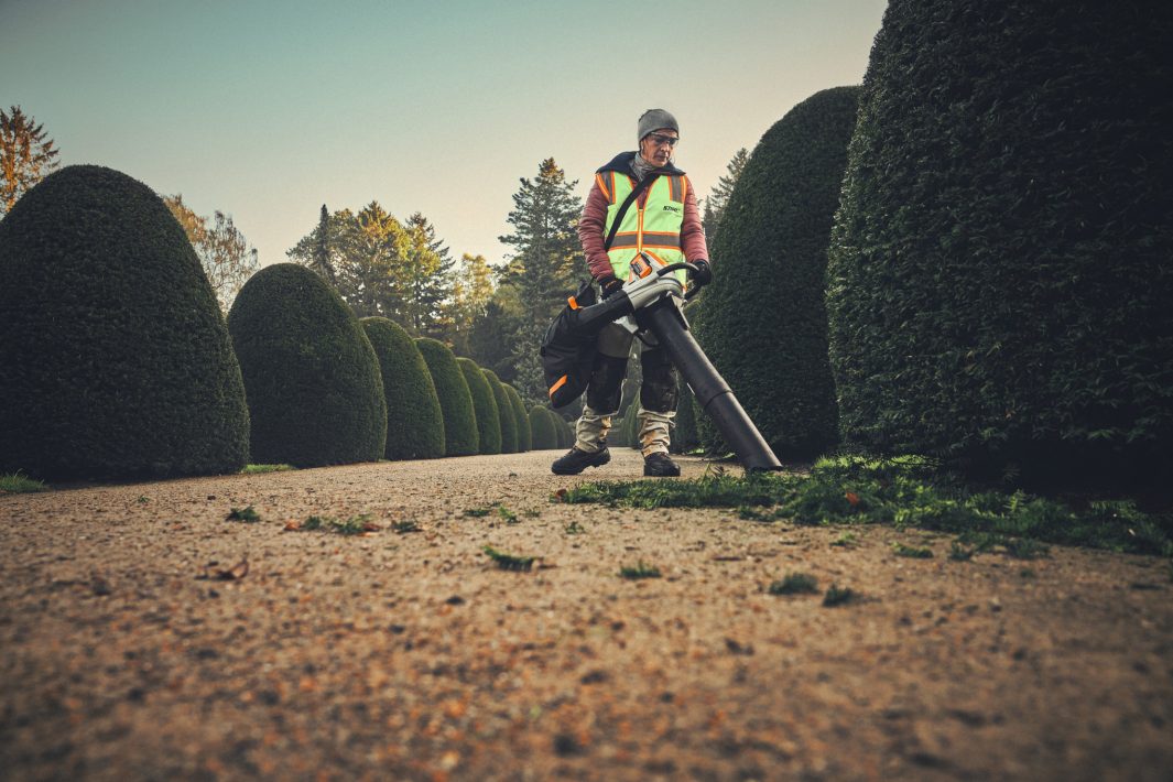 STIHL SHA 140 Akumulátorový vysavač s funkcí drcení